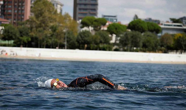 30 Ağustos Zafer Bayramı'nda İrem Sönmez'den 30 saatlik tarihi yüzüş