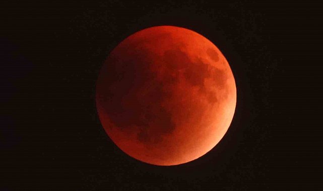 'Kanlı ay' tutulması manzarası