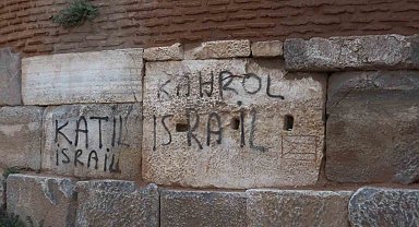 'Katil İsrail' yazısı isyan ettirdi