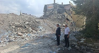 41 yıllık Bayburt İmam Hatip Lisesi binası yıkıldı