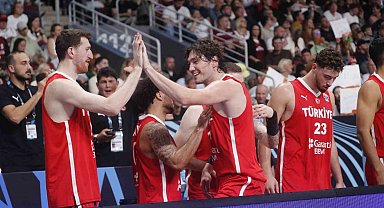 A Milli Erkek Basketbol Takımı, son 16 turunda İsveç ile karşılaşacak
