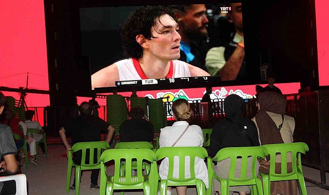 A Milli Erkek Basketbol Takımı'nın finali Şırnak'ta dev ekranlardan izlendi