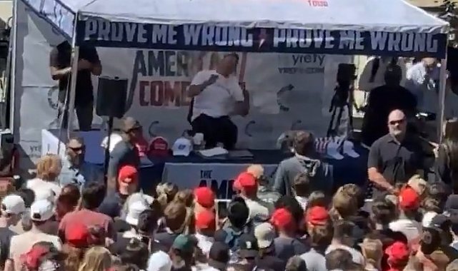 ABD'de üniversitede konuşma yapan aktivist Charlie Kirk'e silahlı saldırı