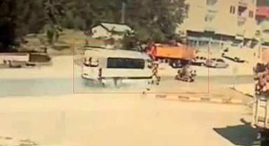 Abdipaşa'da yaşanan kaza güvenlik kamerasına yansıdı