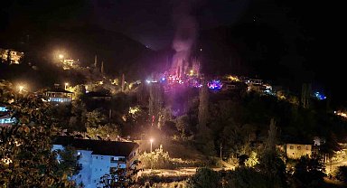 Adana'da evde çıkan yangında anne ve oğlu yaralandı