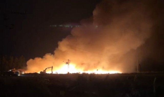 Adana'da geri dönüşüm fabrikasındaki yangın 14 saattir devam ediyor