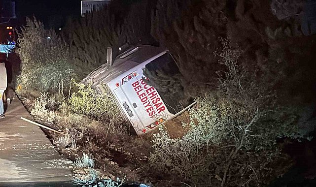 Afyonkarahisar'da midibüs devrildi: 12 yaralı