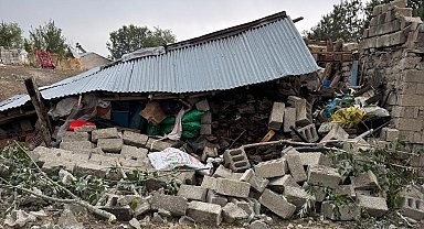Ağrı'da fırtına çatıları uçurdu, evler ve ahırlar zarar gördü