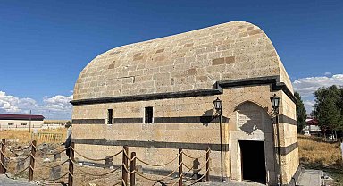 Ağrı'da tarihi Hamur Kümbeti restore edilerek yeniden ziyarete açıldı