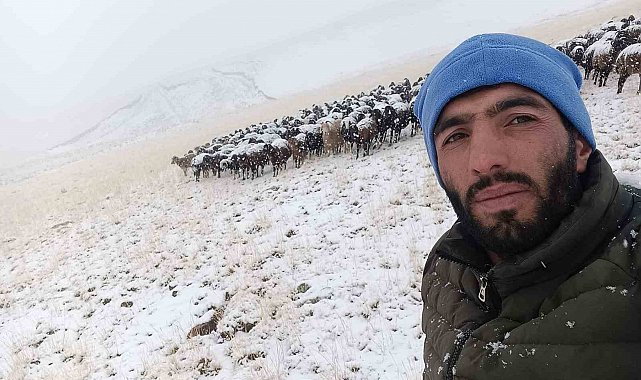 Ağrı'da yüksek kesimlere mevsimin ilk karı düştü