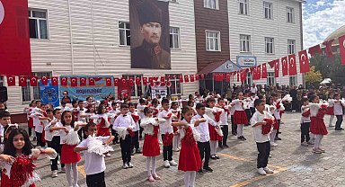 Ahlat'ta İlköğretim Haftası kutlandı
