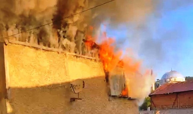 Ahşap evde çıkan yangın paniğe sebep oldu