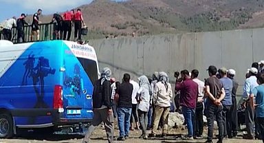 Ailesi hasat yaparken sulama kanalına düşen 8 yaşındaki çocuk boğuldu