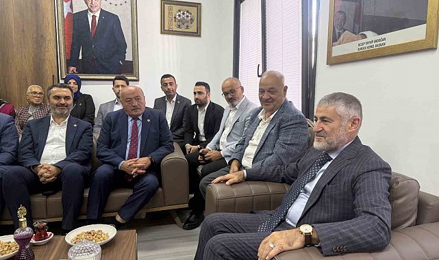 AK Parti Mersin Milletvekili Nureddin Nebati, Avcılar'da vatandaşlarla buluştu