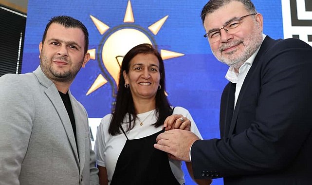 AK Partili Saygılı, Kemalpaşa'da yeni üyelere rozet taktı; CHP'den de katılım var