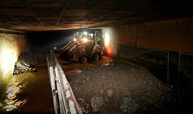 Alanya Belediyesi'nden dere temizleme çalışması