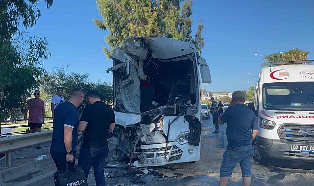Alanya'da midibüslerin çarpıştığı kazada 15 yaralıdan 2'sinin durumu ciddiyetini koruyor
