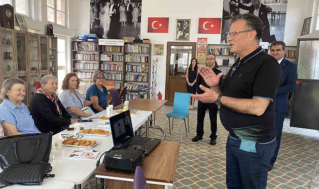 Alaşehir'de yaşlı ve emeklilere uygulamalı mobil bankacılık kursu