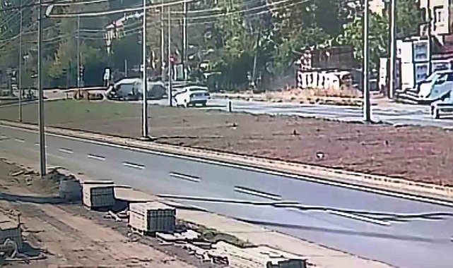 Alkollü sürücünün kırmızı ışıkta dehşet saçtığı kaza kamerada