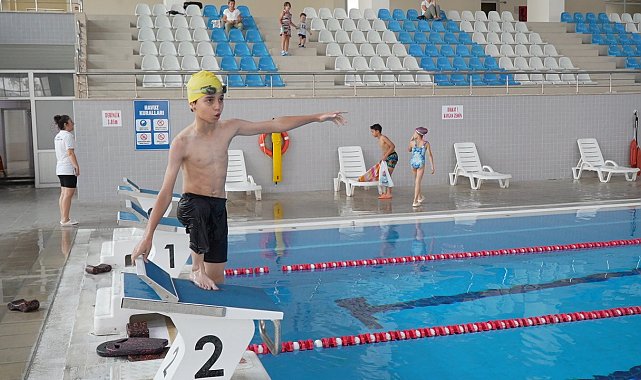 Ampute sporcu Ahmet Yasin, yüzme tutkusuyla engelleri aşıyor