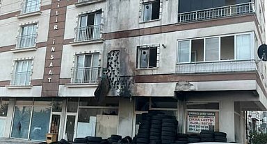 Ankara'da bir dükkanın kundaklanma anı kameralara yansıdı