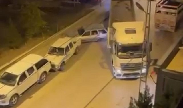 Ankara'da park halindeki otomobile çarpıp kaçan tır sürücüsü kameraya yansıdı