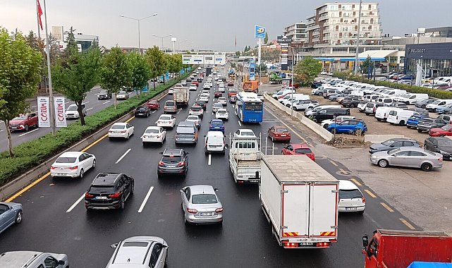 Ankara'da yağış sonrası kapanan yol trafiğe açıldı