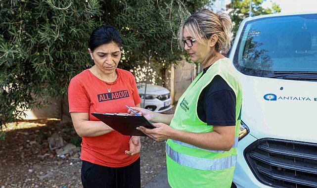 Antalya Büyükşehir'in çölyak hastalarına gıda yardımı sürüyor