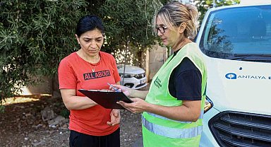 Antalya Büyükşehir'in çölyak hastalarına gıda yardımı sürüyor