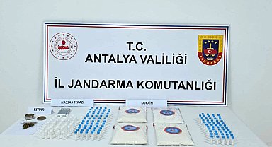 Antalya'da 5 kiloya yakın kokain ele geçirildi