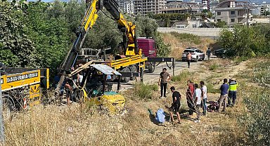 Antalya'da devrilen forkliftin altında kalan sürücü hayatını kaybetti