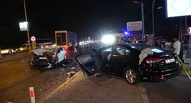 Antalya'da karayolunu savaş alanına çeviren feci kaza: 2 ölü, 2 yaralı