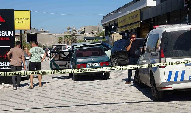 Antalya'da park halindeki otomobilin arka koltuğunda ölü bulundu