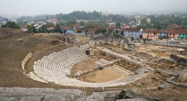 Antik Tiyatro aslına dönecek kazı alanı genişleyecek