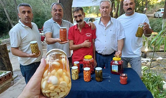 Araban Sarımsağı ile hazırladığı turşu ile şifa dağıtıyor