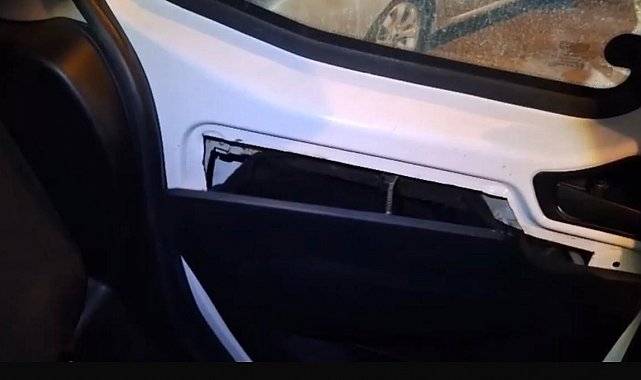 Araç anahtarıyla açılan gizli bölmede silah bulundu