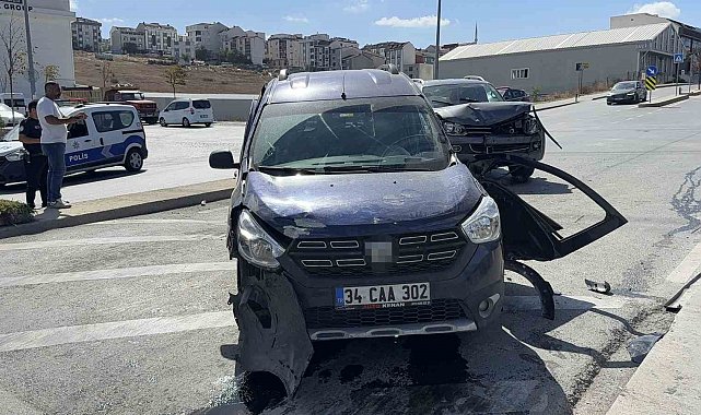 Arnavutköy'de iki araç çarpıştı: 1 yaralı