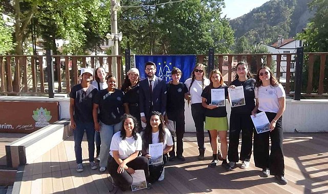 Avrupa Miras Gönüllüleri Mudurnu'da ilk projelerini tamamladı: Gönüllülere plaket verildi