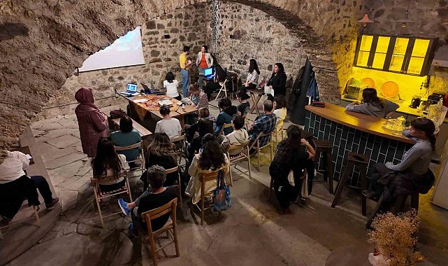 Avrupalı gençlerden Mudurnu'da tarihe dokunuş