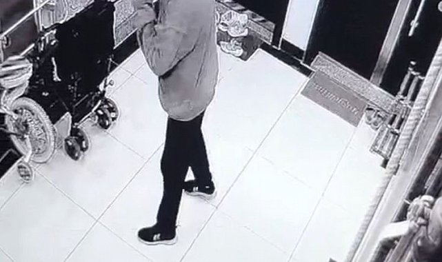Ayakkabı hırsızlığı güvenlik kamerasında