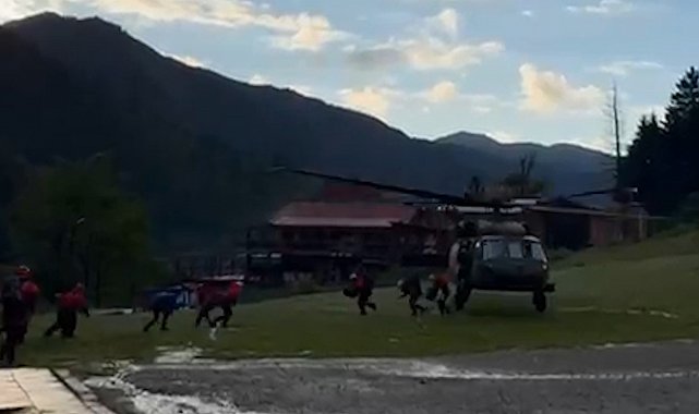 Ayder Yaylası'ndaki yerli ve yabancı turistler helikopterlerle tahliye ediliyor