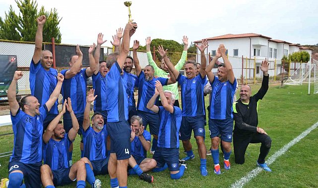 Ayvalık'ta yapılan 8. Dostluk ve Kardeşlik Masterler Futbol Turnuvası tamamlandı