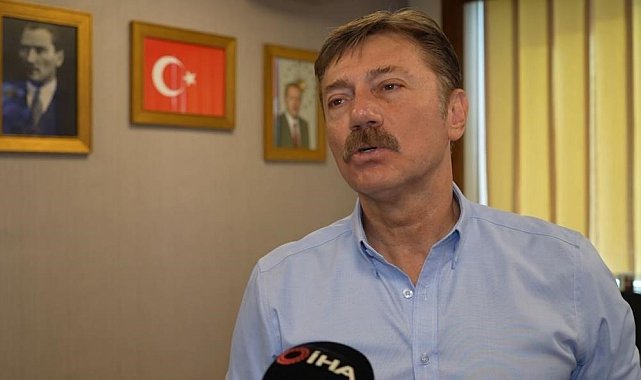 Bahçelievler Belediye Başkanı Hakan Bahadır, işgaliye indirimini reddeden CHP'yi pankartla vatandaşa şikayet etti