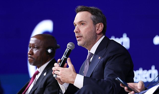 Bakan Bayraktar: "Enerji tedarikimizi güvence altına almayı, Avrupa pazarlarına bol miktarda gaz götürmeyi hedefliyoruz"