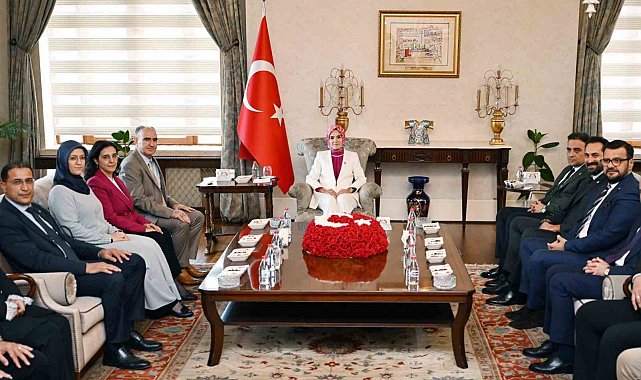 Bakan Göktaş'tan Manisa Valiliği ve AK Parti'ye ziyaret