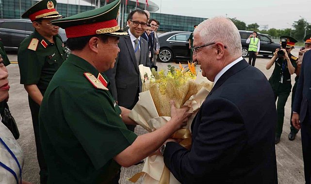 Bakan Güler Vietnam'da