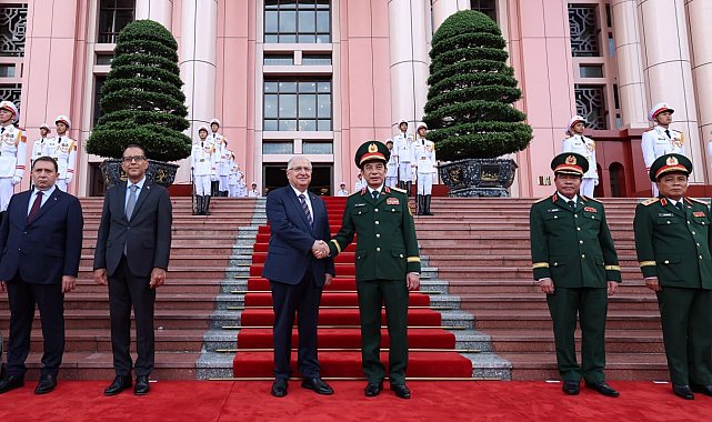 Bakan Güler, Vietnamlı mevkidaşı Phan ile görüştü