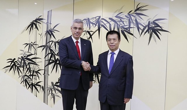 Bakan Memişoğlu: "Hastalıkları tedavi eden, sağlığı koruyan aynı zamanda bilgi ve teknoloji üreten bir model geliştiriyoruz"