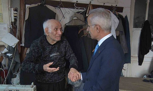 Bakan Uraloğlu ile 87 yaşındaki terzi arasında gülümseten diyalog