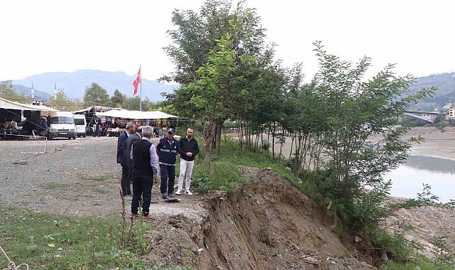 Barajdaki su seviyesi düştü, kıyıda çatlaklar oluştu